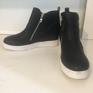 Journey collection Sleek Black Ankle Booties with Zipper